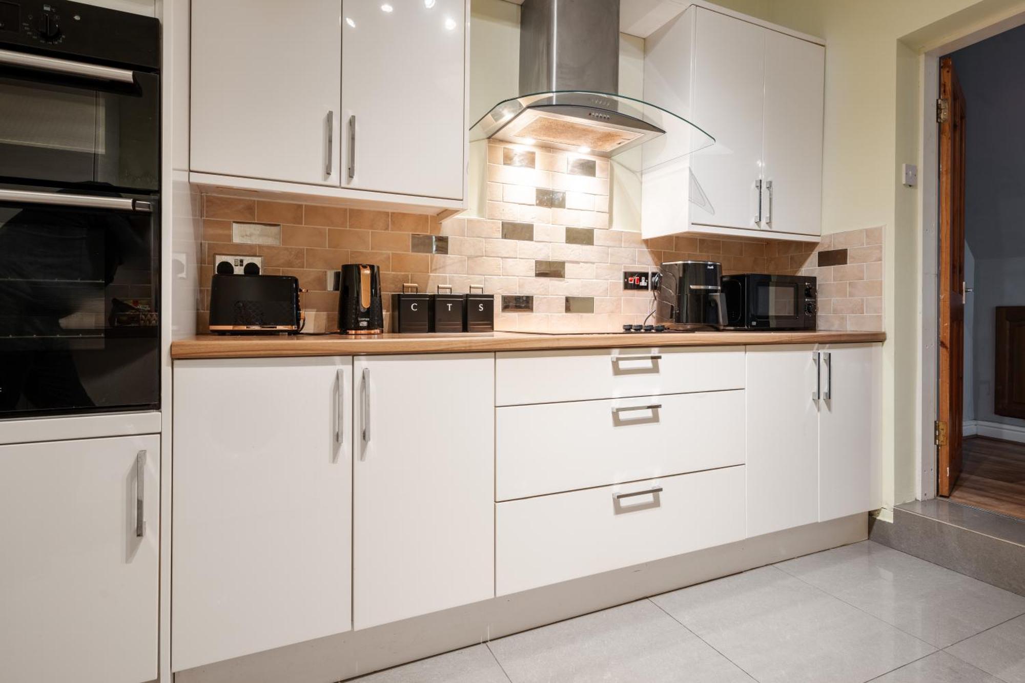 Modern & Spacious - Pool Table - Free Parking - Sleeps 10 Манчестер Экстерьер фото