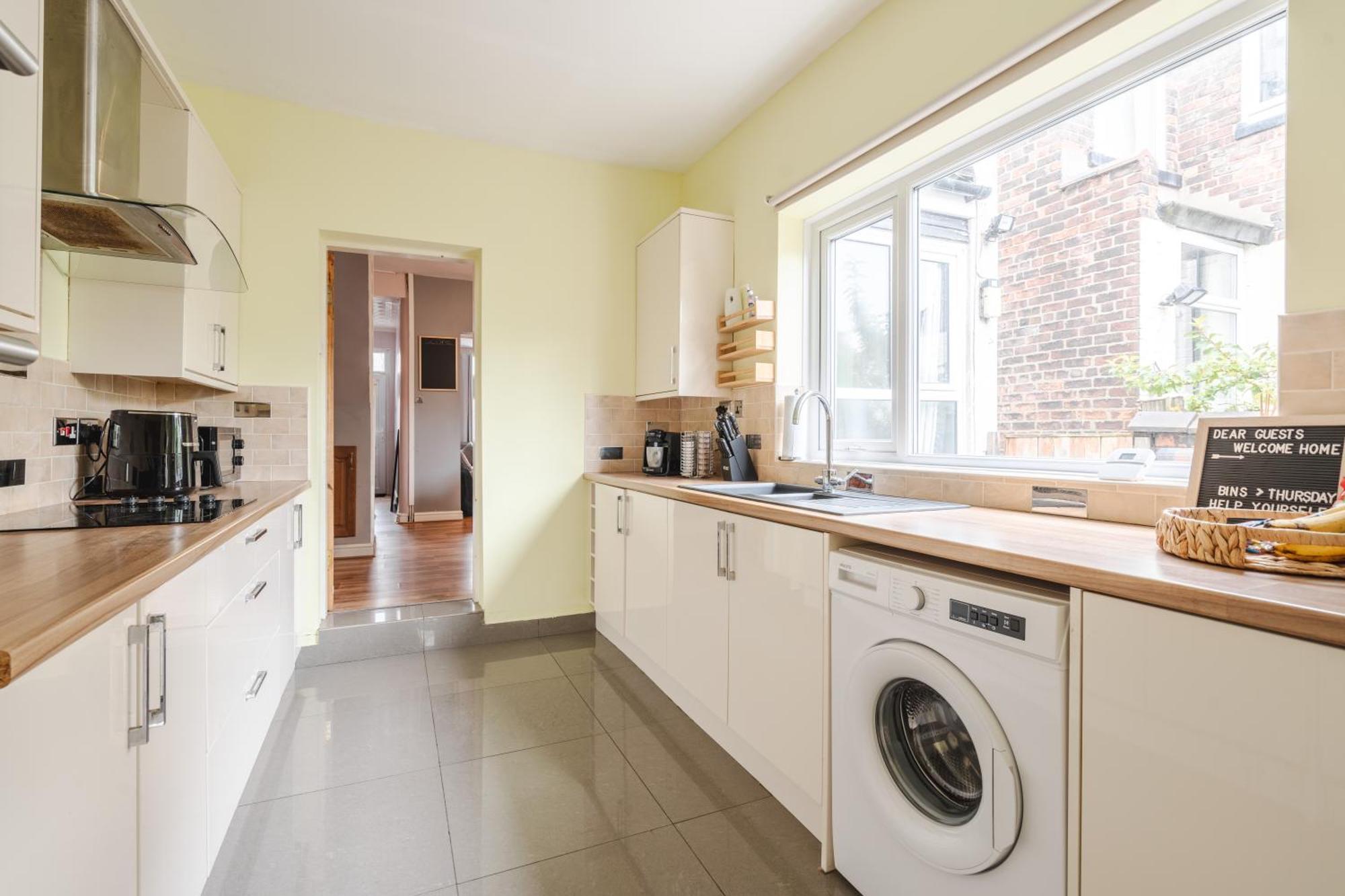 Modern & Spacious - Pool Table - Free Parking - Sleeps 10 Манчестер Экстерьер фото