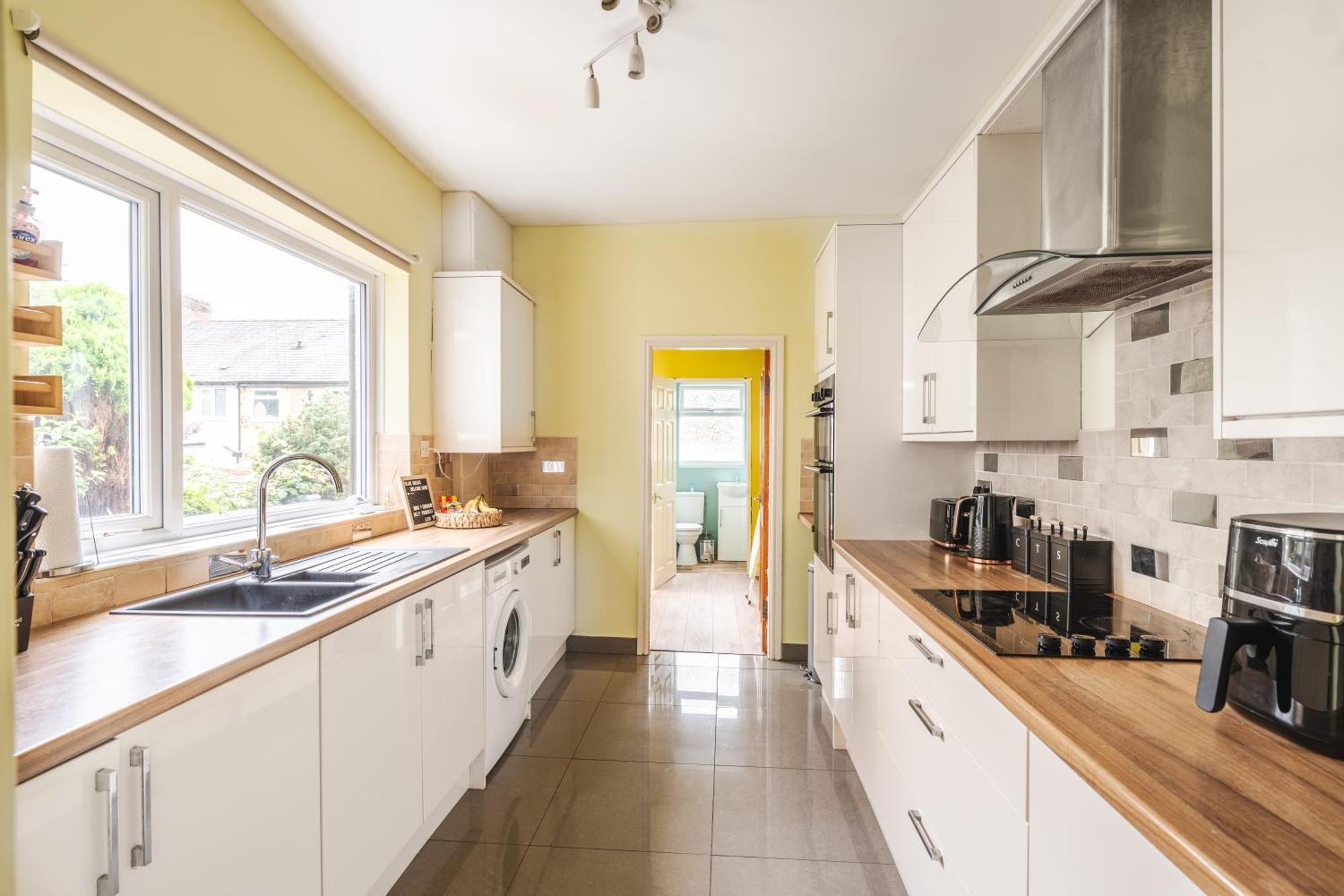 Modern & Spacious - Pool Table - Free Parking - Sleeps 10 Манчестер Экстерьер фото